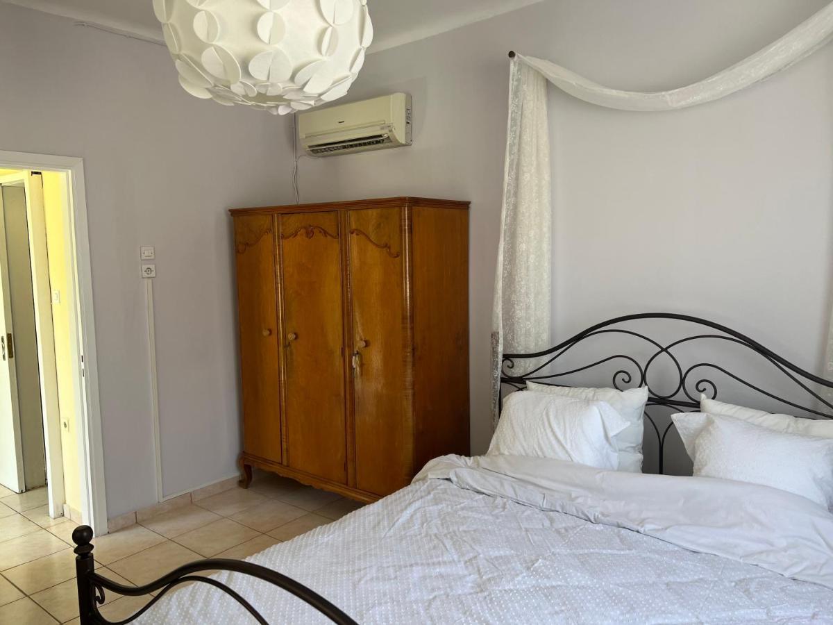 Yiayia Katina'S House Apartman Corinth Kültér fotó